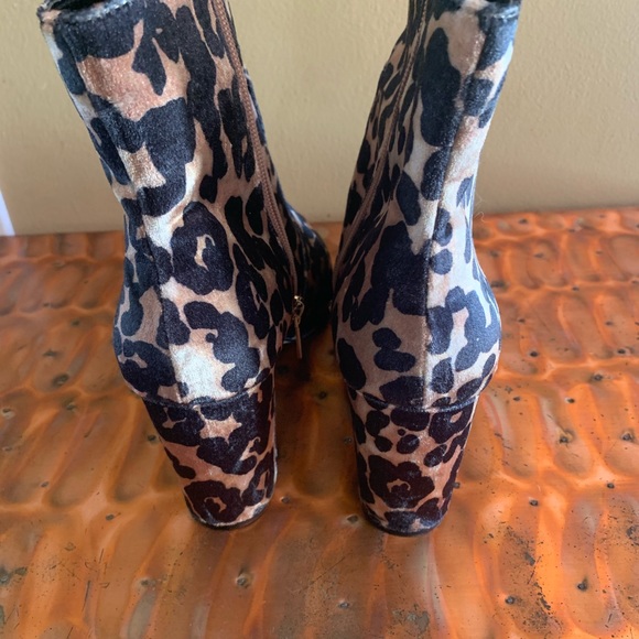 Not available Wendy Williams leopard booties size 10
NOT AVAILABLE-DONATED - Picture 4 of 8